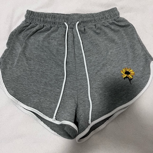 SHEIN GRAPHIC SHORTS - Picture 1 of 7